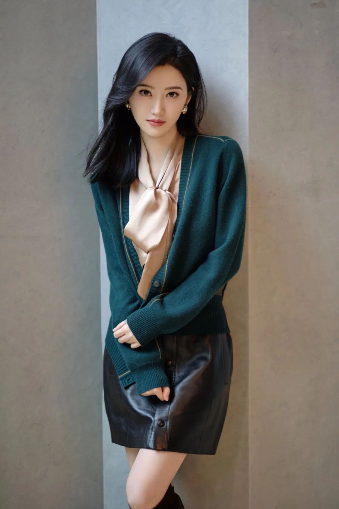 被景甜街拍惊艳了!针织毛衣这么穿洋气又显瘦