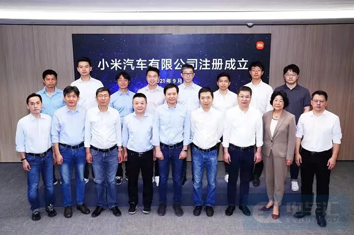 威馬將境外上市；蘋果或自己造車；富士康與拜騰項目擱置；小米投資孔輝；小鵬欲推飛行汽車；新能源增速放緩的圖5