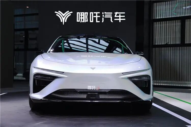 特斯拉失控墜河；日本L4立法；哈啰出行募30億；戴姆勒比亞迪調(diào)股比； 德銀看好蔚來的圖3