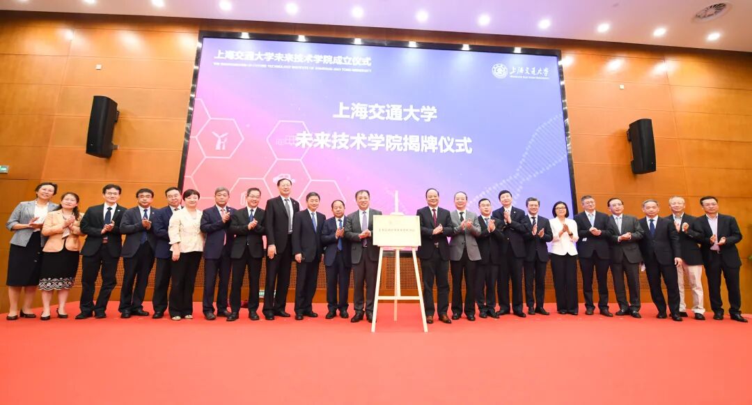 恒大被約談；傳小米接手恒大；南北馬自達合并；豐田大規模減產；寧德擴充朋友圈；乘用車銷量下降的圖8