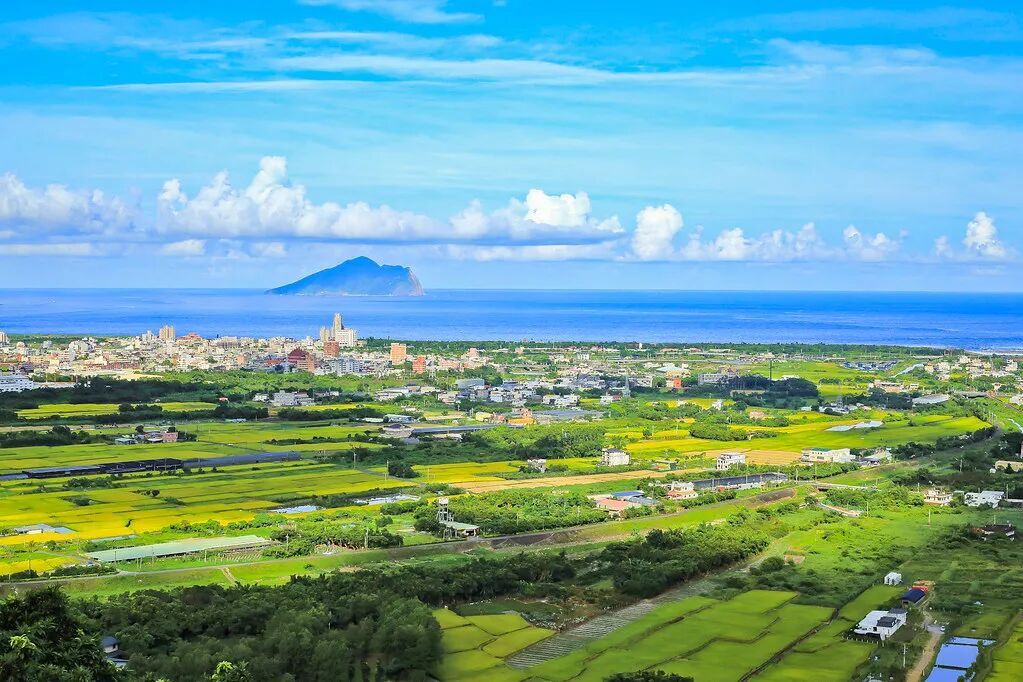 宜蘭｜線上賞打卡熱門景點！稻浪美景、龜山島之美、日出火燒、百萬夜景拍攝點、金黃稻田火車- 輕旅行