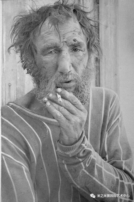 国际素描学院 | 英国画家铅笔素描酷似照片