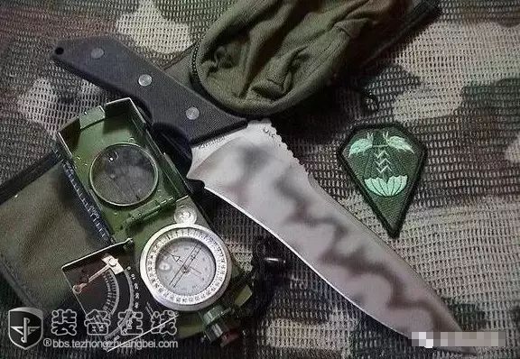 strider创办人之一,刀具设计师与刀匠mike,按自己的用刀习惯而