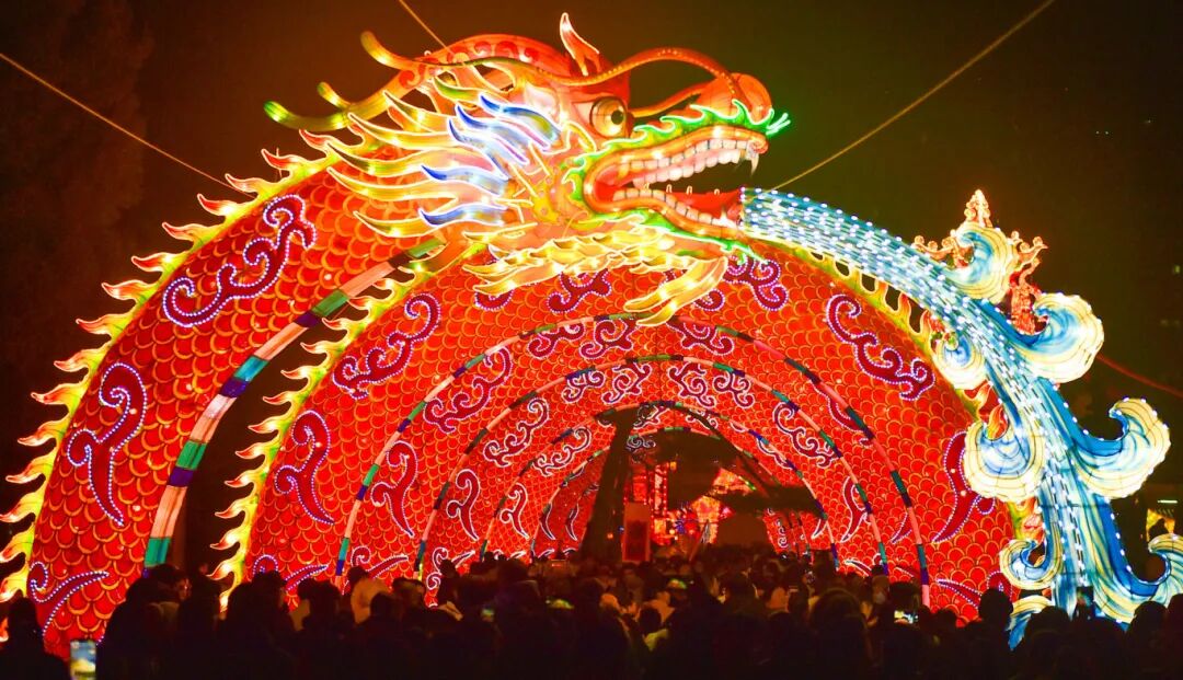 ▲全国各地处处张灯结彩迎新春