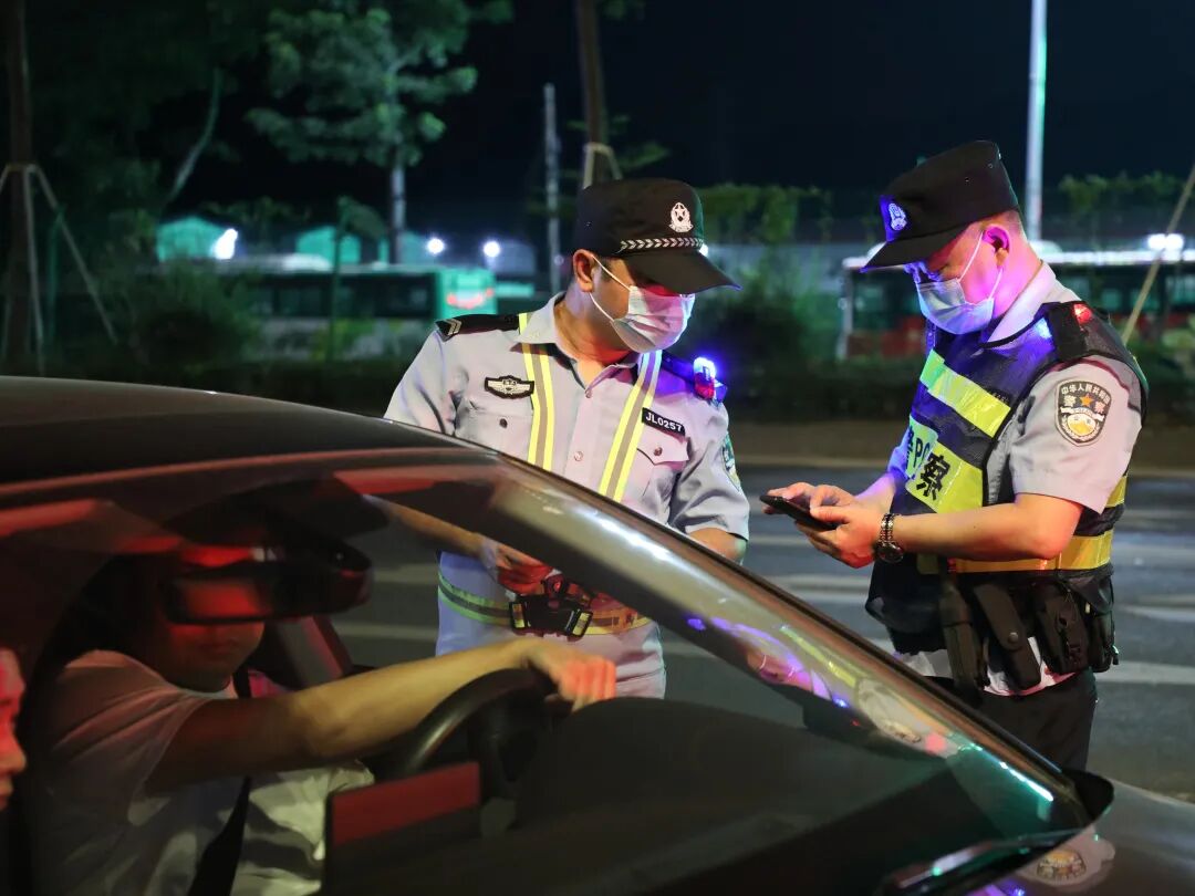 百日行动有成效警灯更亮了安全感更强了