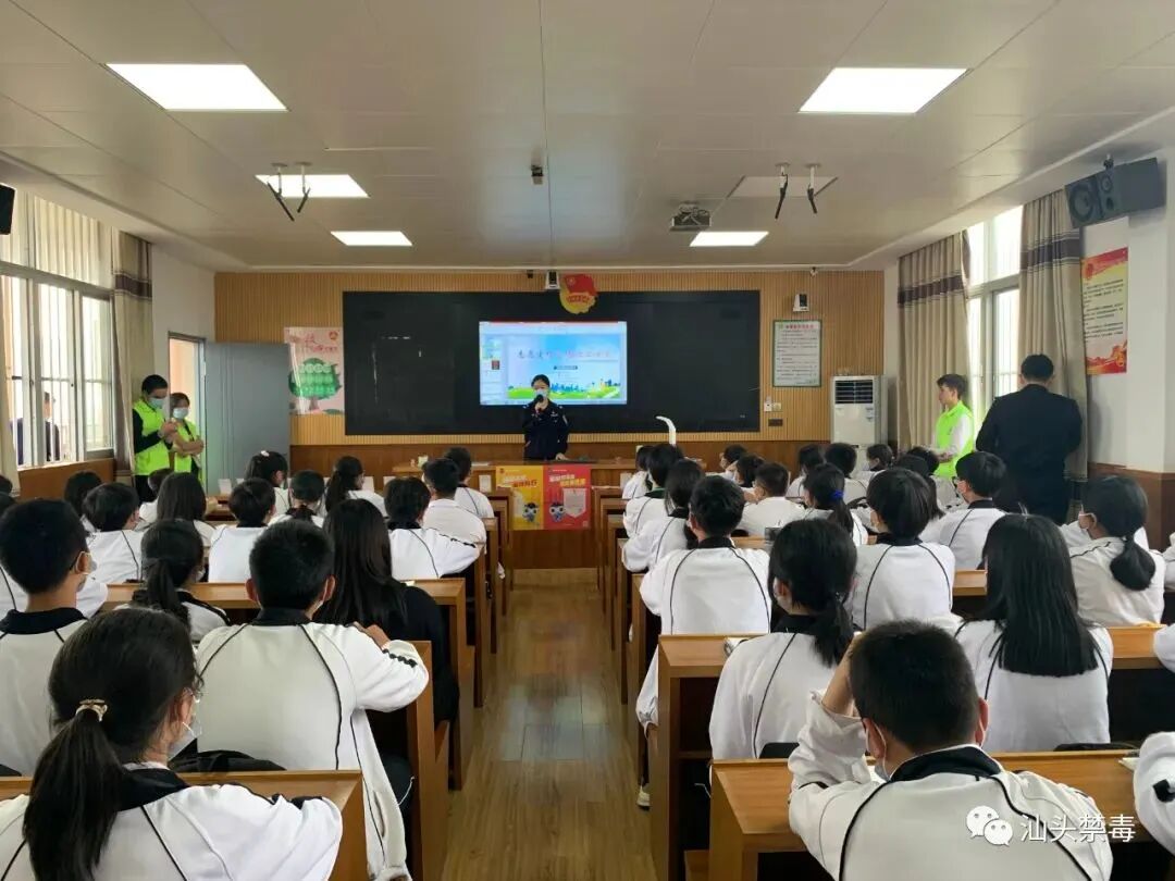 濠江区委员会,濠江区教育局来到汕头市三河中学开展主题为志愿建功行