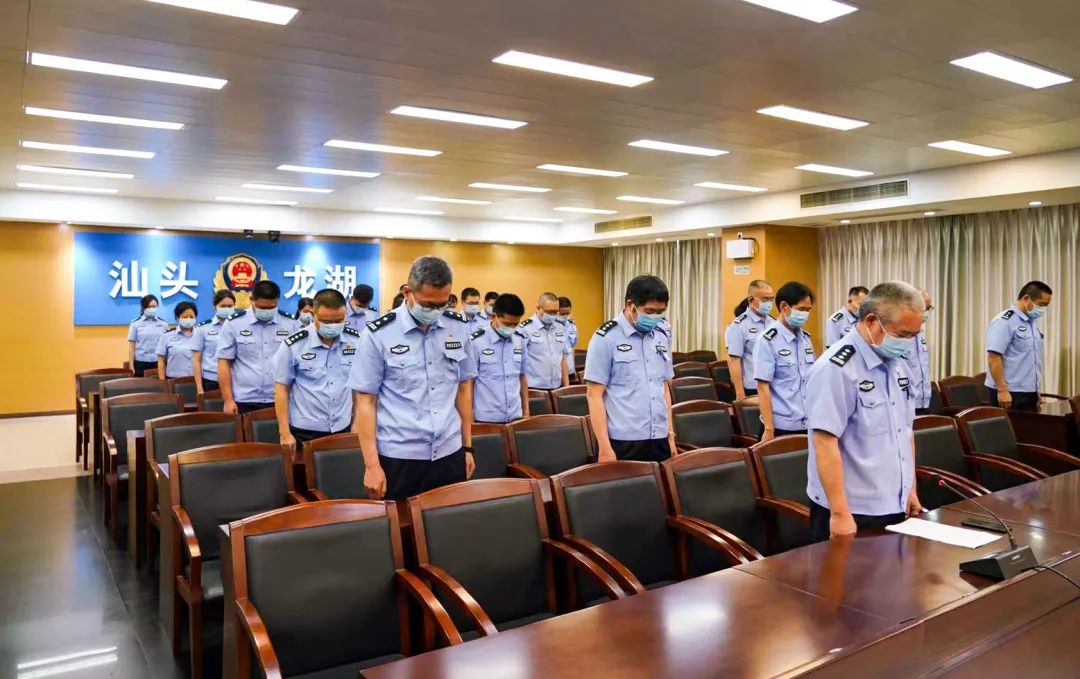 汕头警队沉痛悼念东莞市公安局石碣分局牺牲民警黎伟标鮀城卫士昨天