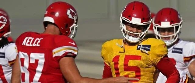 疫情期间酋长竟敢这么做！开放多达2000名球迷现场观训