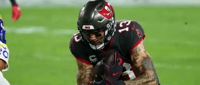 海盗大外接埃文斯狂暴达阵引詹皇点赞：这是我的小老弟！