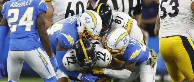 闪电41-37险胜钢人 威廉姆斯关键达阵 钢人末节27分成徒劳