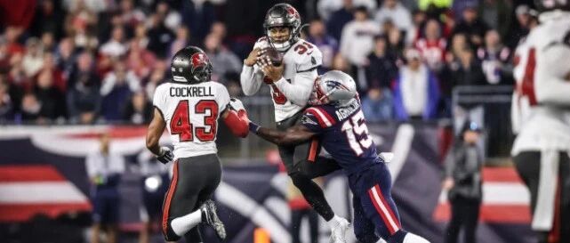 海盗19-17险胜爱国者 福尔克错失绝杀任意球送布雷迪弑旧主