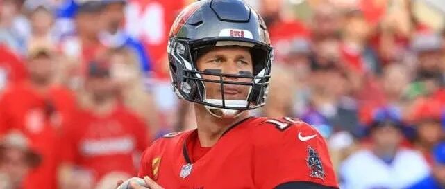 神剧情！公羊30-27绝杀海盗，布雷迪险些再完成24分大逆转