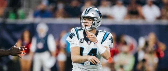 黑豹24-9轻取德州人 达诺德2冲球达阵率队取开局三连胜