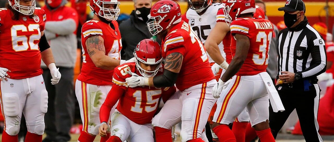 酋长主帅对马霍姆斯伤势感到乐观：他状况不错 可能会提前回来