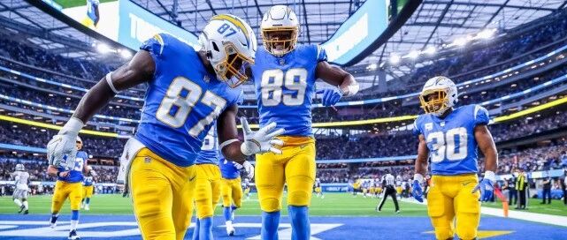 闪电28-14轻取突袭者 赫伯特传3达阵尽显少年英雄本色