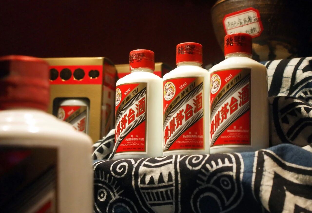 贵州茅台2021年营收首次突破千亿元 继续增加直销渠道