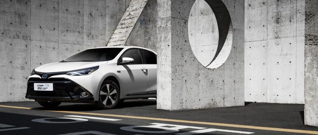 广汽丰田雷凌双擎E+叫嚣“一箱油挑战”，直上绿牌的插电混动迎来最优选？