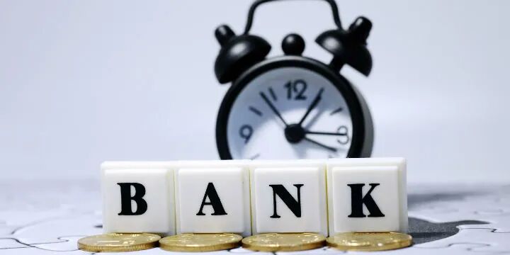 【金融头条】中小银行迎大考：会计新准则转换大限倒计时 业内人士建议设置过渡期