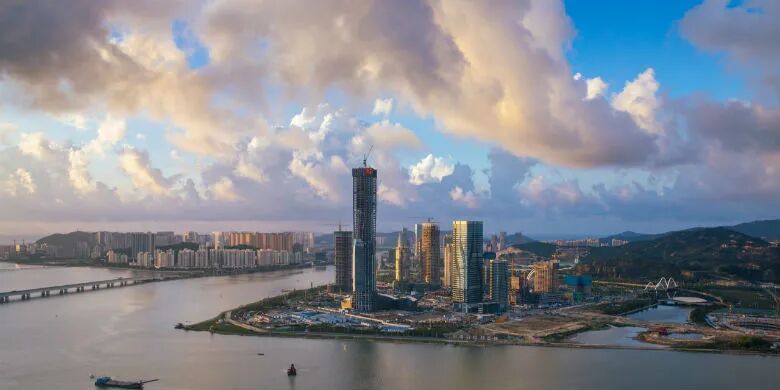 贺一诚施政报告称“争取深合区内税制环境逐步与澳门趋同”，专家表示可能有进一步的时间表或路线图