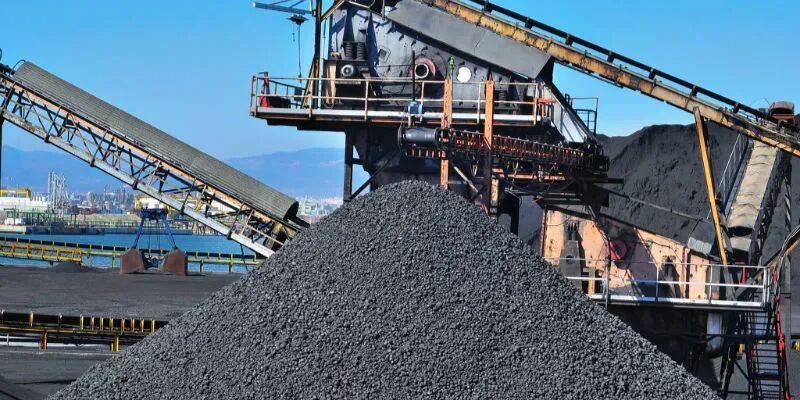 国家发改委官宣“研究依法对煤炭价格实行干预措施”，煤炭吨价目前突破2500元