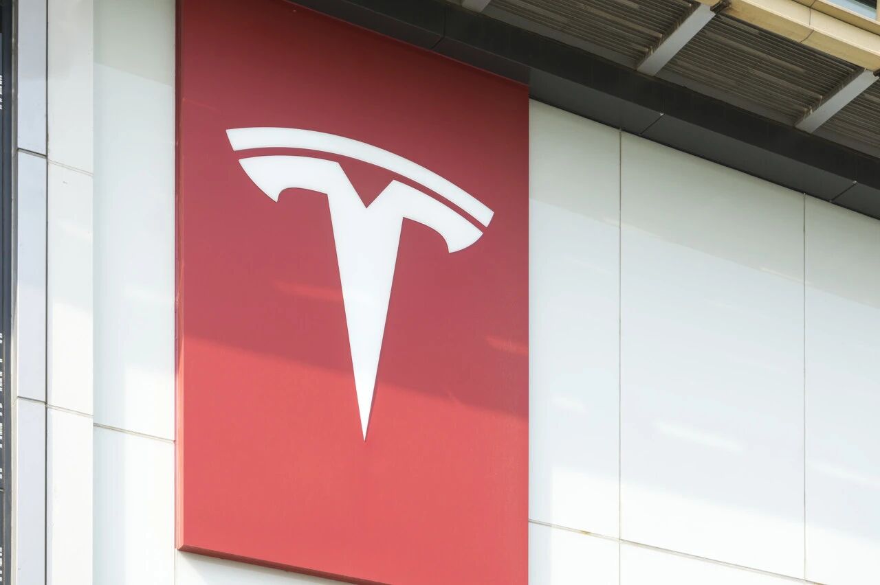 一个月内上演多次明撕暗怼 特斯拉成国内车企“公敌”？