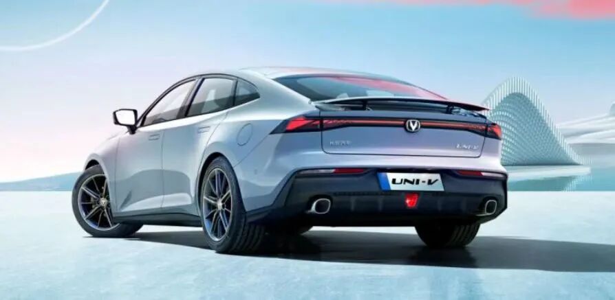 不谈高端谈智能科技，长安UNI-V为提振销量改变冲高策略