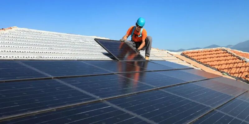 光伏硅料价格半年涨超140%，行业关注产业链安全问题