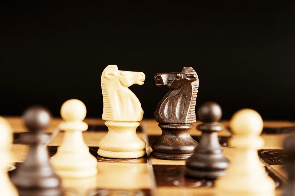 新“合资”时代 | 科技公司联手整车厂造车，资源互补与博弈并存