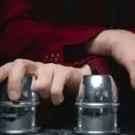 私募大佬叶飞曝中源家居“坐庄”自家股票,后者紧急公告澄清