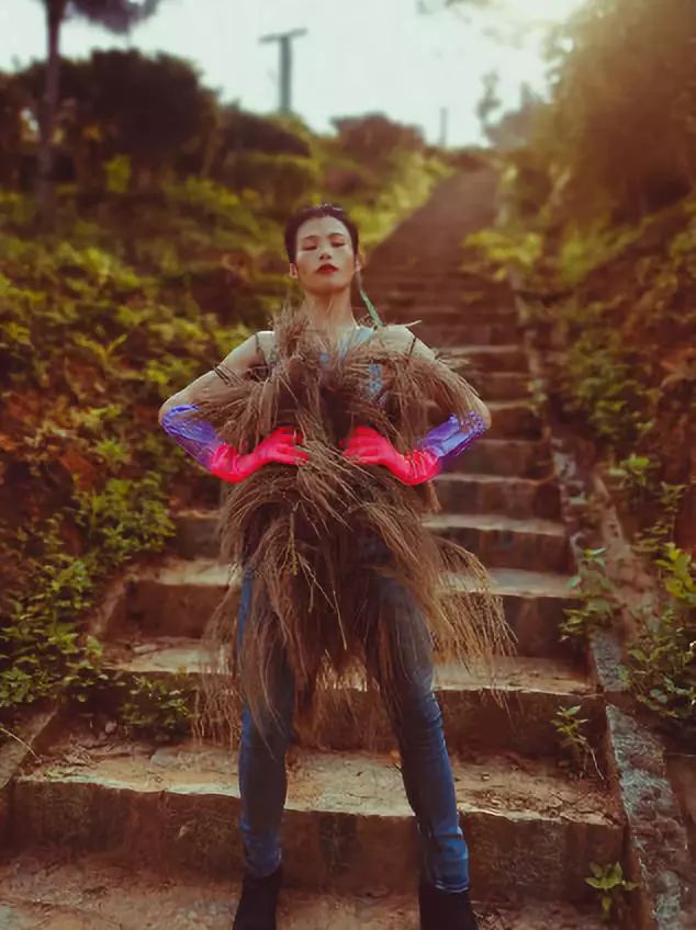 中國「鄉村超模」時尚走秀，驚艷200萬網友：這氣場不輸维多利亚的秘密！ 時尚 第29張