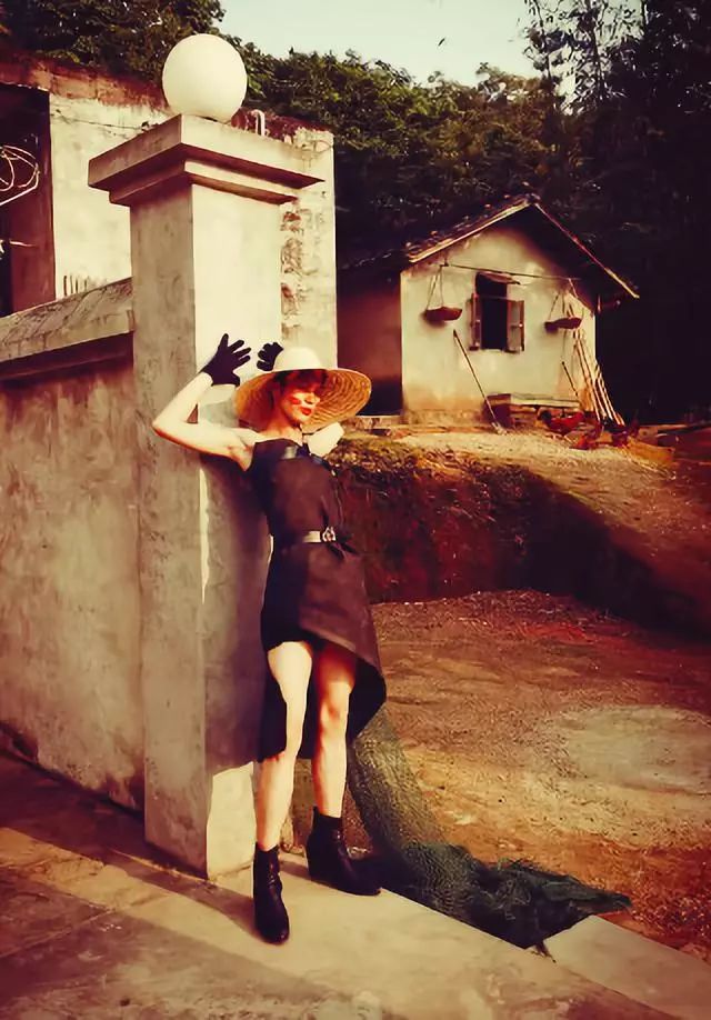 中國「鄉村超模」時尚走秀，驚艷200萬網友：這氣場不輸维多利亚的秘密！ 時尚 第20張
