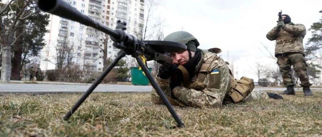 “全球最顶级狙击手”抵乌克兰参战，平时是软件工程师