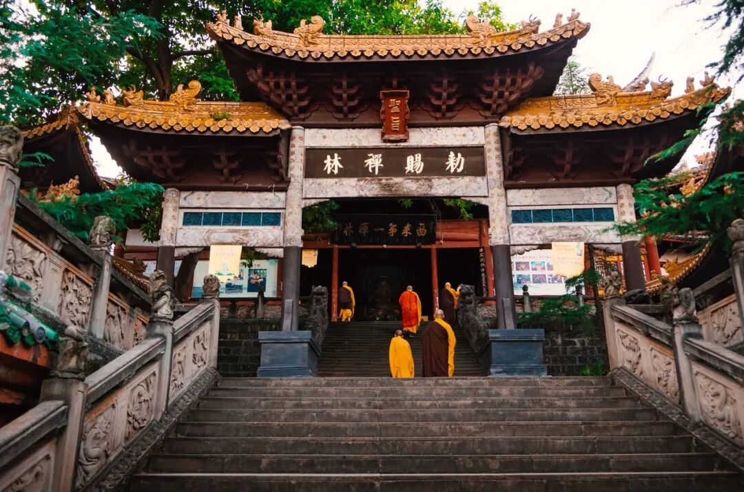 封,是佛教观音文化自细线传入中国后,被皇帝敕封的第一座十方丛林寺庙