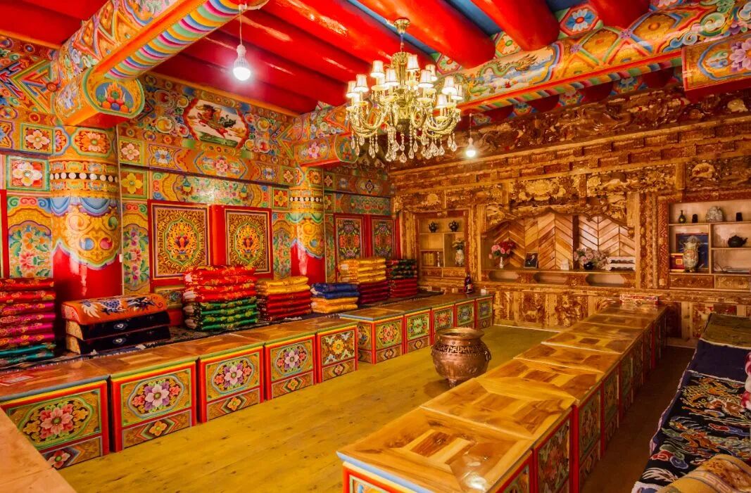 木结构这种建筑内部结构道孚的藏式民居俗称"崩科"一楼一底或二楼一底