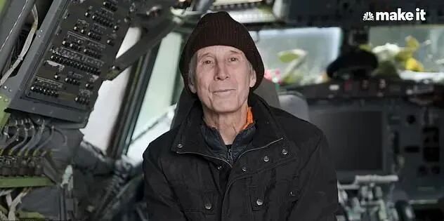 老人20年前斥巨资买下旧飞机，全裸住到现在... 现在想请人去参观（组图） - 1
