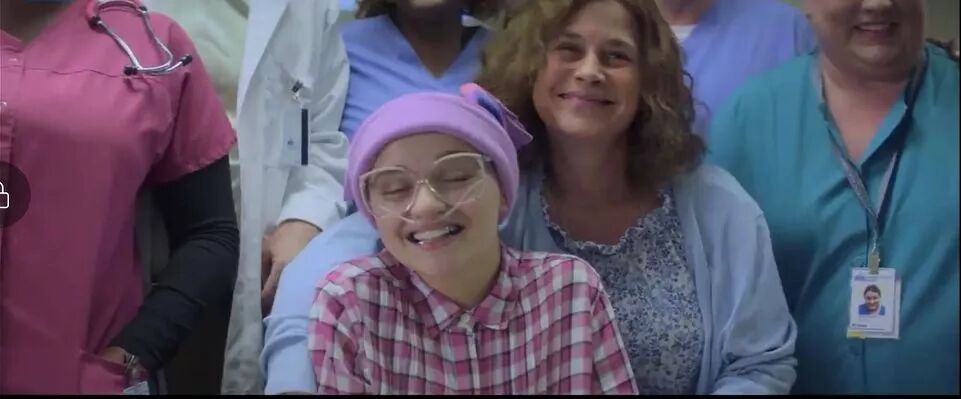 美剧《恶行》变态母亲对女儿做的事令人发指！最恐怖的影视就是：改编自真实事件。