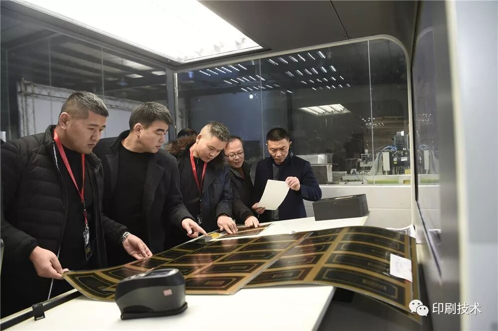 同行为同行增色