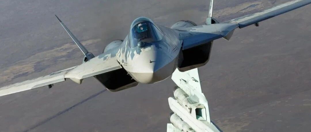 F22加B52大举集结！美军北极绕路现身俄边境，强迫俄军两线分兵？