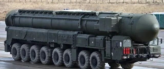 如果美国和俄罗斯互射核弹头，谁会先灭亡？