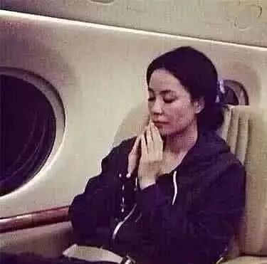 王菲产子是真的吗今日新闻头条_王菲48岁产子_王菲产子照片