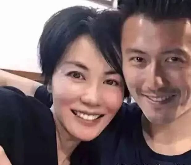 王菲产子照片_王菲48岁产子_王菲产子是真的吗今日新闻头条