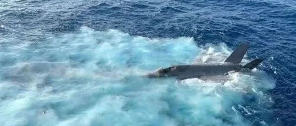 美媒：美军打捞坠落在南海的战机恐需4个月