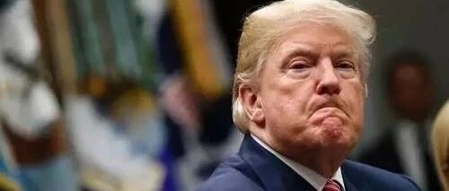 当特朗普谈新冠疫情时 只有三成美国人相信