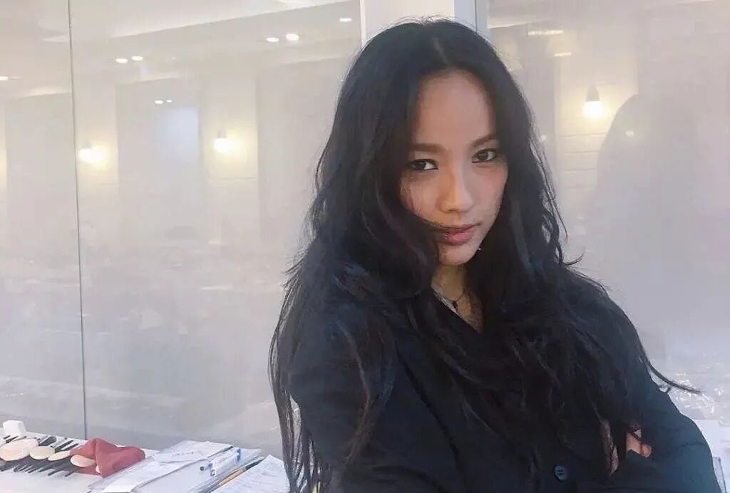 【美女】出道20年依然顶流，敢在节目里公然开车，韩圈真浪姐又杀回来了！（组图） - 24