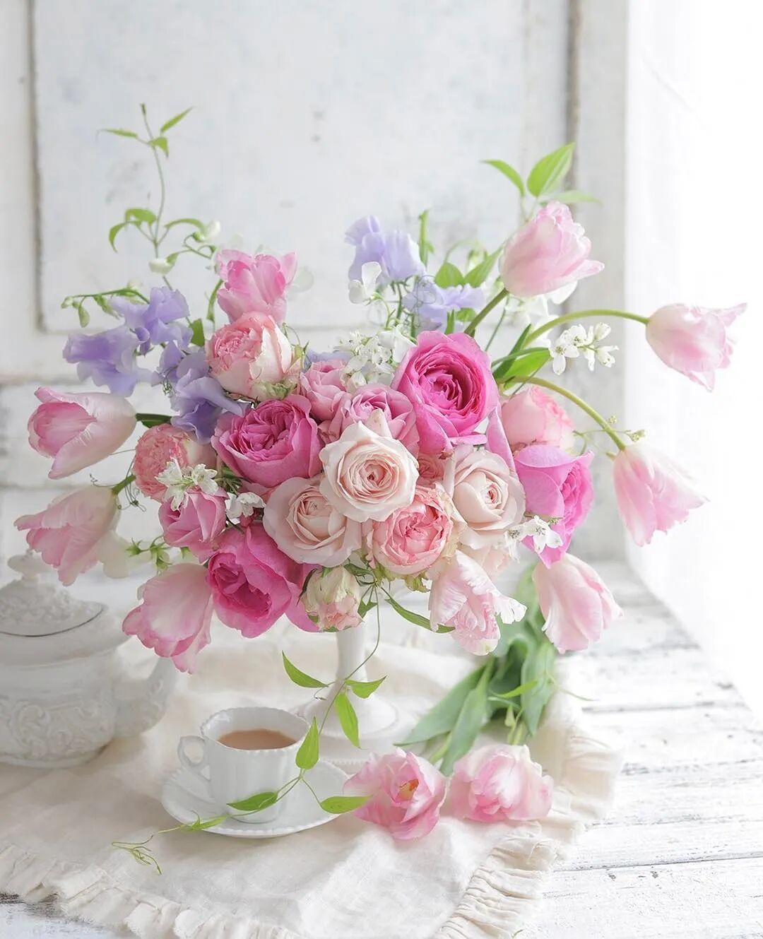 喝下午茶的你，是否有关注到面前那盆赏心悦目的花呢~