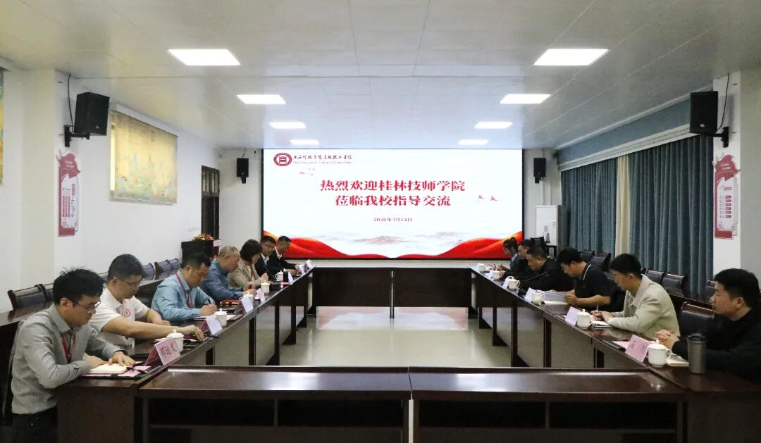2.座谈现场.JPG
