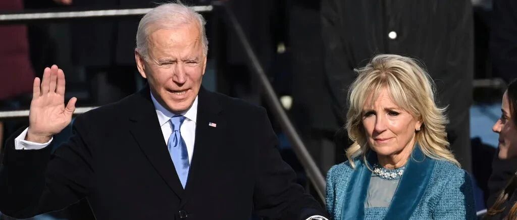 拜登来了！上任首日一口气签署17项行政命令