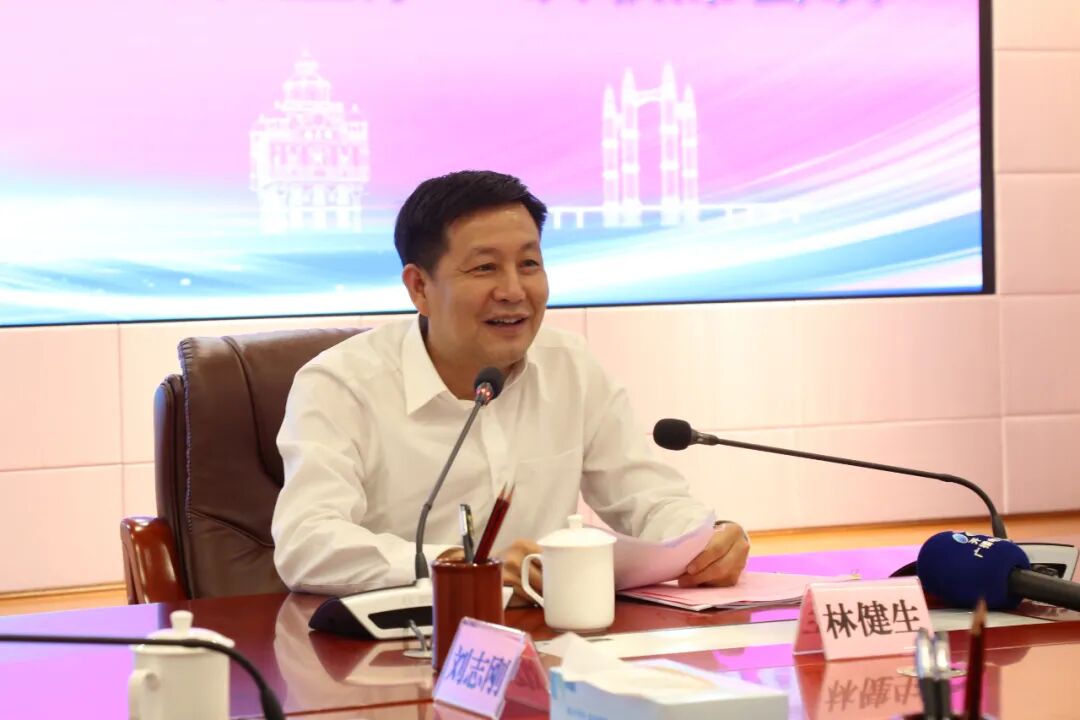 鹤山开平推动东西部区域平衡发展对接会议召开