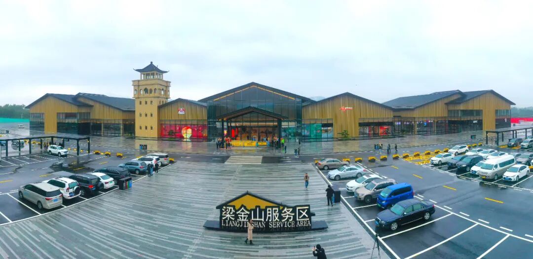 华丽蜕变梁金山服务区重启一跃成为全省最大侨乡文化特色服务区