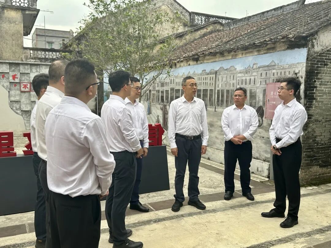 缅怀革命先烈弘扬革命精神开平市开展清明祭英烈活动